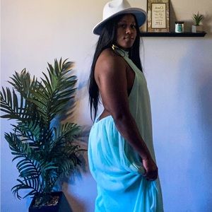 Chiffon backless jumper. Beautiful collar. And….It has pockets